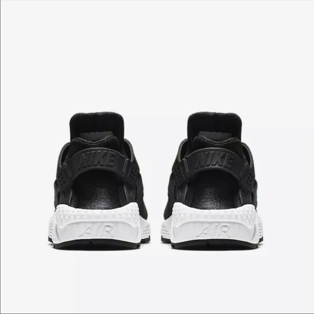 Sold ‼️NWT ❤️ Nike Huarache Run Black/ White 6.5W - Picture 5 of 6